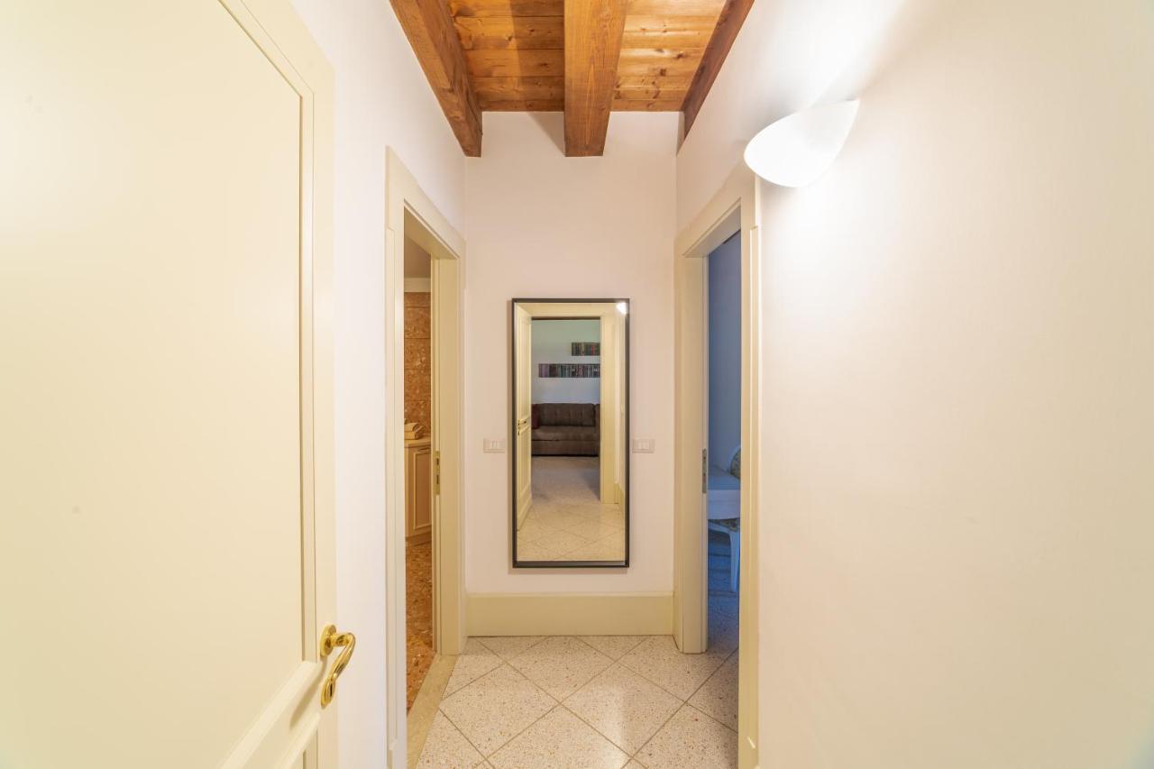 Youatmolino Canal View Apartment Venesia Bagian luar foto