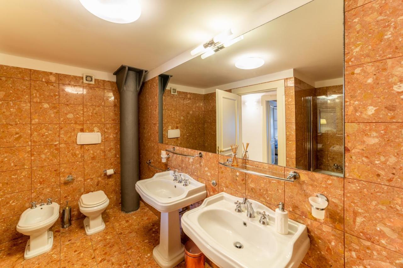 Youatmolino Canal View Apartment Venesia Bagian luar foto
